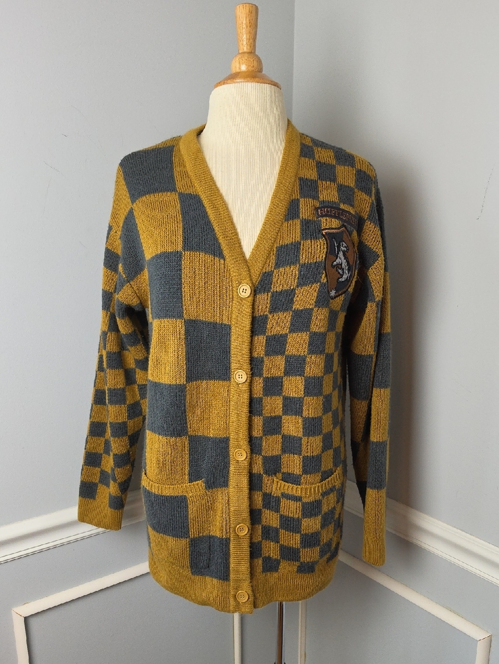WIZARDING WORLD HARRY POTTER Checked V-Neck Academia Hufflepuff Cardigan Sweater